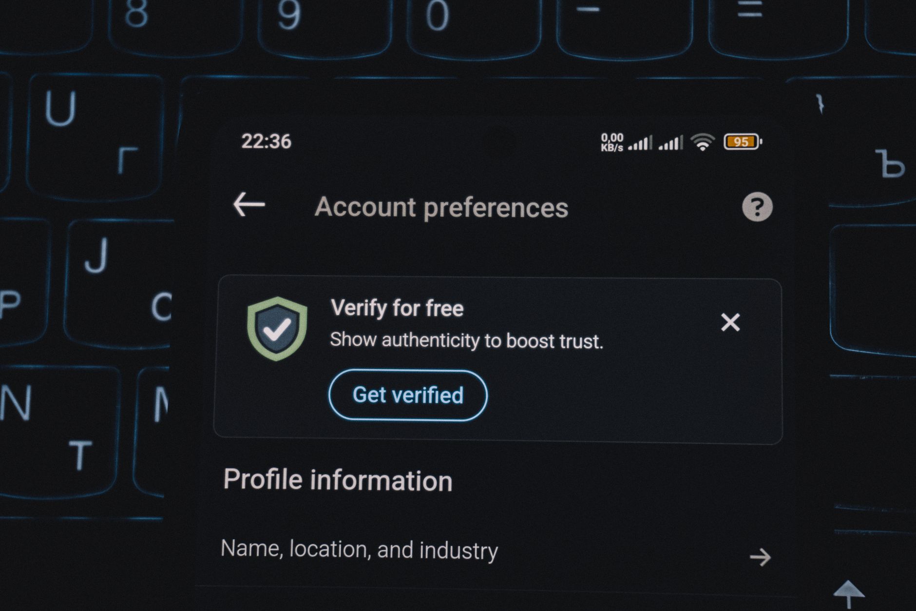 How to Verify an Online Match Is a Real Person Before Sharing Info